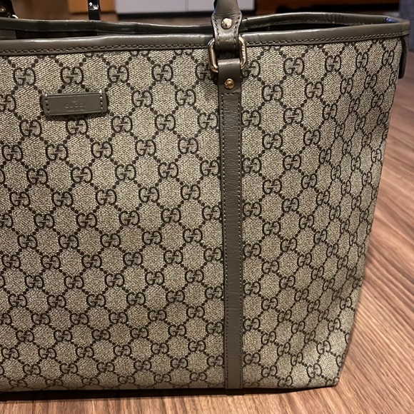 A 409- 💯 % authentic Gucci shoulder bag - Picture 5 of 16